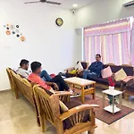Pinaki Comfort Stay, Vile Parle
