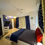 Aura - Entire In Parle Apartment *