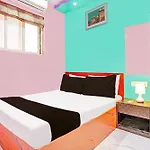 OYO 42395 Asma Hotel