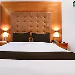 Super Townhouse Oak Times Square Le Western