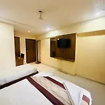 Crystal Luxury Inn- Bandra 3*