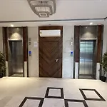 1Bhk Modern Cozy Flat At Prime Location Livin Cove