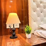 Apartment 1bhk Modern Cozy Flat At Prime Location Livin Cove *