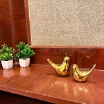 1Bhk Modern Cozy Flat At Prime Location Livin Cove