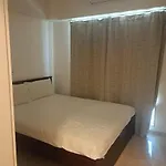 Room In Apartment In Worli