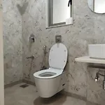Room In Apartment In Worli