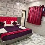 Hotel O Santacruz Khar Subway