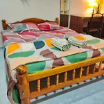 Ebony Room - Comfortable Suite