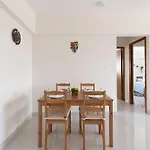 Breezy, Bright, Upper Floor 2Bhk Nr Bkc & Airport