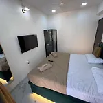 Chic 1bhk - Lilavati Hospital - Bandra *