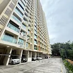 Private Ensuite Room In Modern Apartment