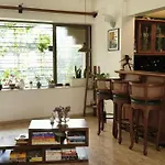 Sunny Side Treehouse Entire Apartment