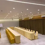Double Crown Airport T2 Hotel