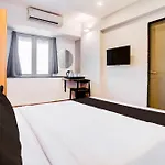 Hotel O Khar The Unicontinental