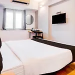 Hotel O Khar The Unicontinental