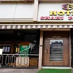 Fabhotel Shahi Palace