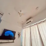 Hotel 702 The Abode-5 Star 2 Bhk In Powai, Mumbai