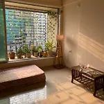 Sunny Pink Room With Balcony, Andheri Hotspot