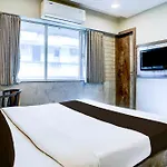 Townhouse Oak Vashi Midc Hotel Turambhe