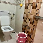 Hotel Metro Plaza Near Barc 2*
