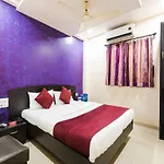 Oyo 1088 Hotel Golden Sagar