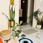 Sunny Urban Retreat