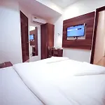 Stay Retreats At Precious Pearl - Near International Airport Mumbai !