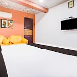 Hotel O Versova Metro Station
