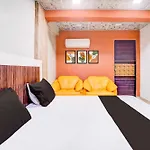 Hotel O Versova Metro Station