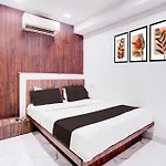 O Versova Metro Station Hotel 3*