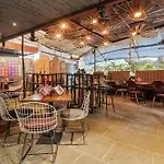 Hotel Townhouse Oak Shubhangan Near Juhu 4*