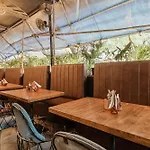Townhouse Oak Shubhangan Near Juhu Hotel