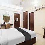 Hotel Townhouse Oak Shubhangan Near Juhu Mumbai