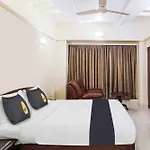 Townhouse Oak Shubhangan Near Juhu 4*