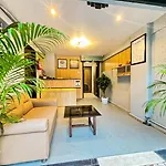 Tim Santacruz Mumbai Airport