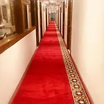 Hotel Double Crown Airport T2