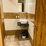 Hotel Double Crown Airport T2