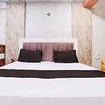 Hotel O Versova Metro Station