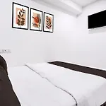 O Versova Metro Station Hotel