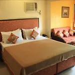 Hotel Fabexpress Highway Residency