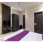 Oyster By Glitz Hotel