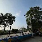 Sea-Front 1-Bhk At Carterroad