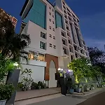 Hotel The Caliph Hotel, Near Powai 3*