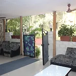 Sea Sands Hotel 2*
