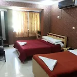 Sea Sands Hotel 2*