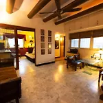 Cosy Artistic Apartment In Andheri H