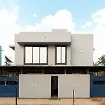 Hilltop Hideaway Party Friendly 4Bhk Pool Villa By Spacez
