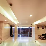 Lucky Goregaon Hotel 3*