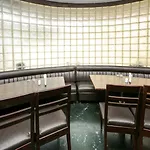 Lucky Goregaon Hotel 3*