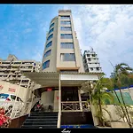 Lucky Goregaon Hotel 3*